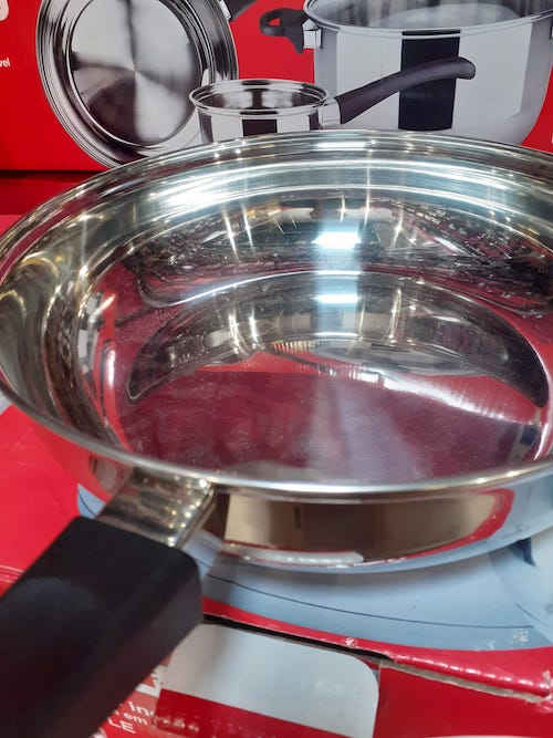 What type of stainless steel is suitable for a frying pan