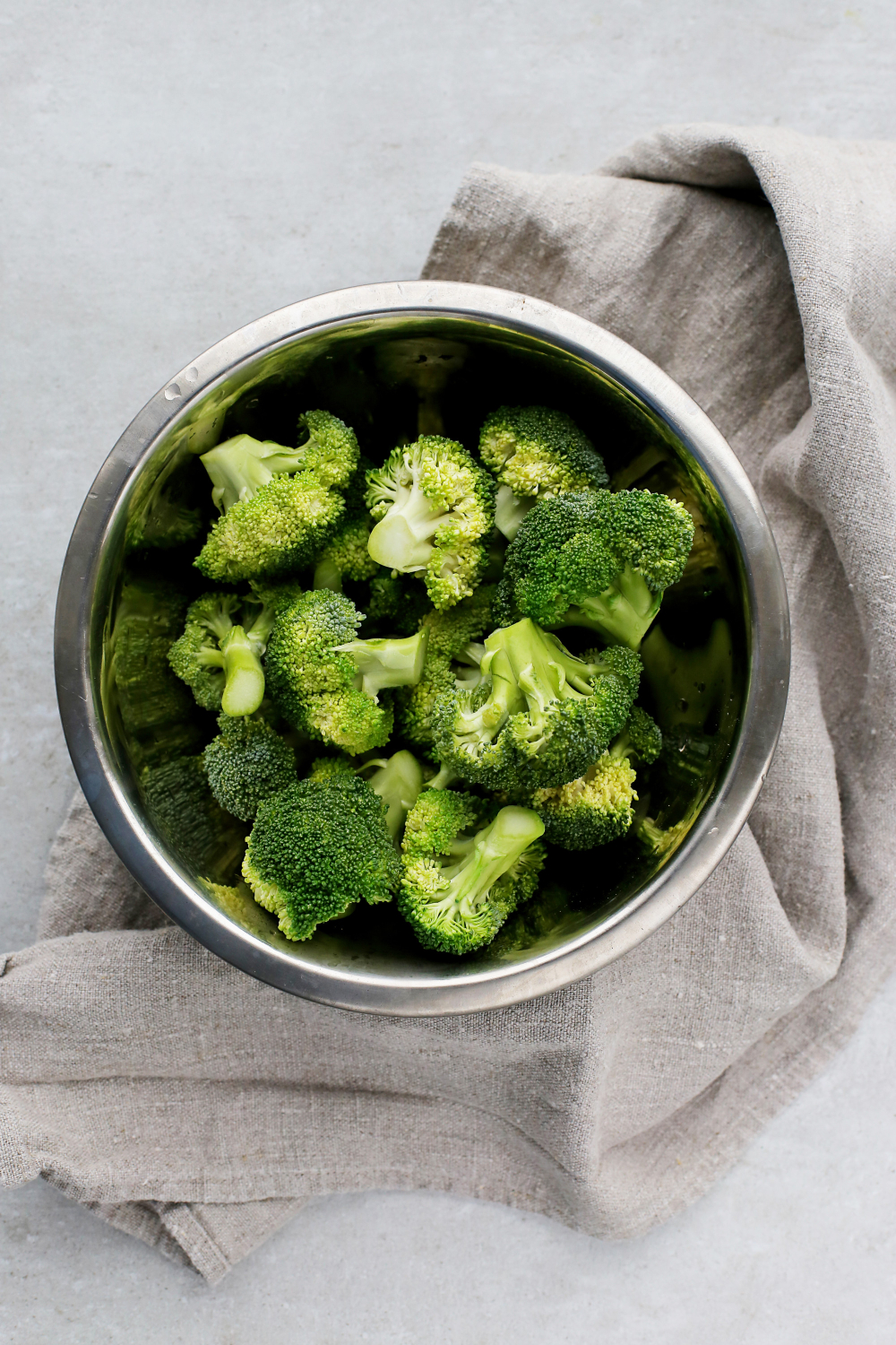 The best cooking method to preserve the vitamins in broccoli