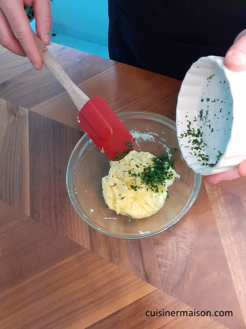 Add the parsley to the sauce