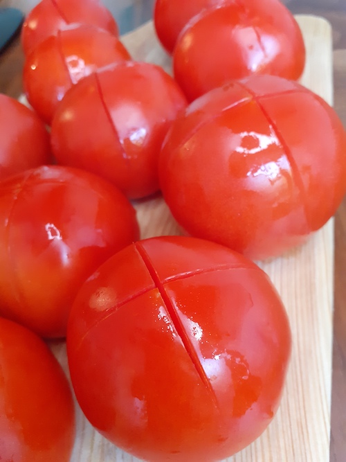 Pale the tomato