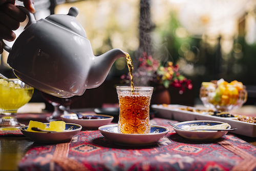 /pour English tea
