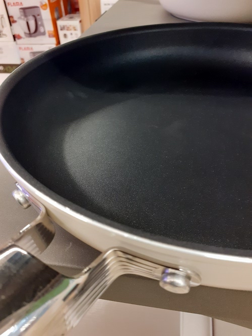 Does coated stainless steel go in the oven?