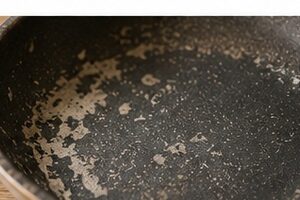 How-to-know-what-to-toss a nonstick skillet